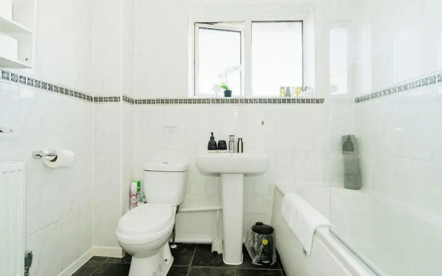 Canterbury Charm, Spacious 4 Bed House