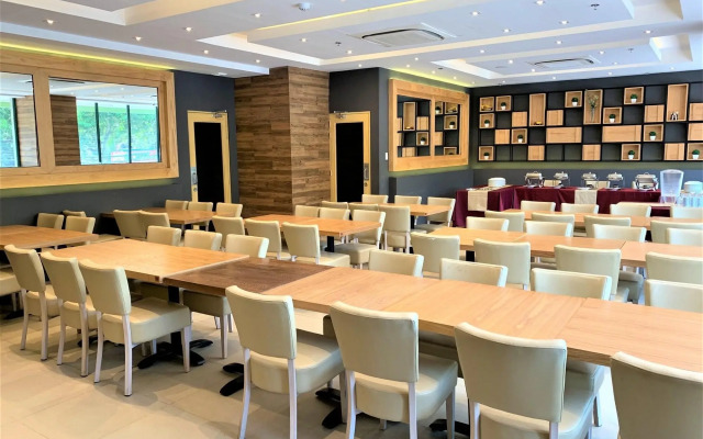 New Dawn Hotel Plus