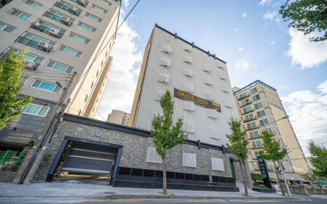 Pohang Daejam-dong Rich Hotel