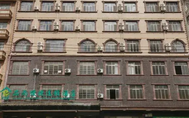 Pinshang Express Chain Hotel (Dongxing Guomen Port)