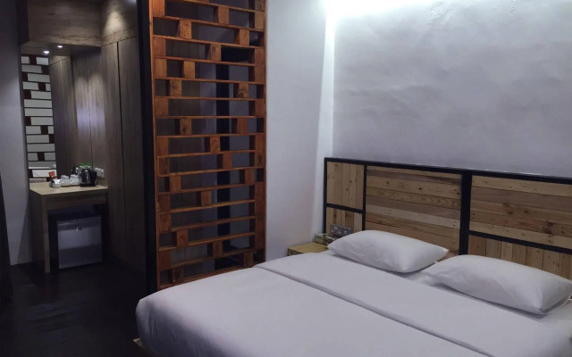 The Oikos Hotel