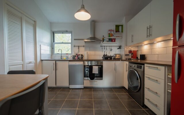 Modern 1 Bedroom Flat With Balcony Off Brixton Road