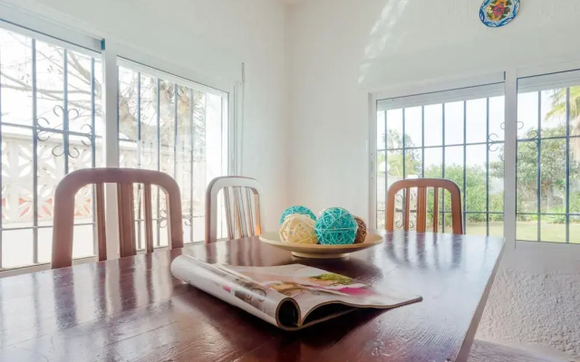 Calma Holiday Home 22606