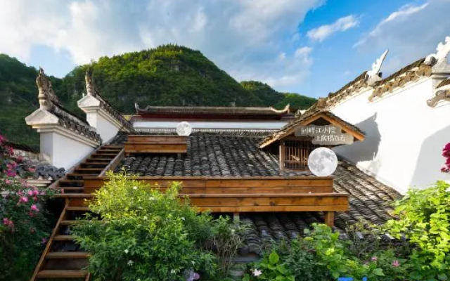 Riverside courtyard of Luan Xiyin mountain, Zhenyuan