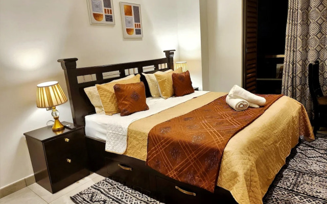 Elegant 2Bed Gem-5star Service-Pools-Gym