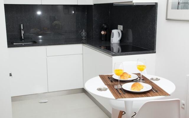White Almada Oporto Apartments