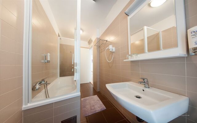 Falkenstainer Apartments Pertcane