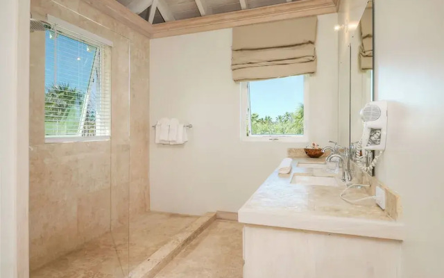 Wild Orchid Hideaway: Lux Beachfront Sanctuary