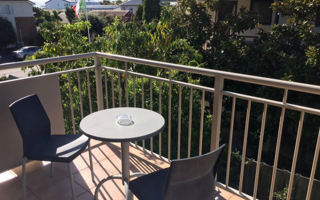 Cedar Grove Motor Lodge