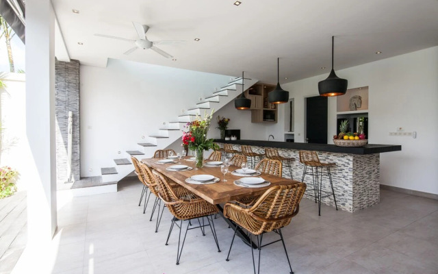 Captivating Villa Walk to the Beach