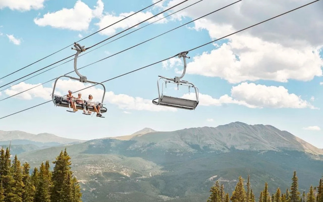 One Ski Hill Place S8103