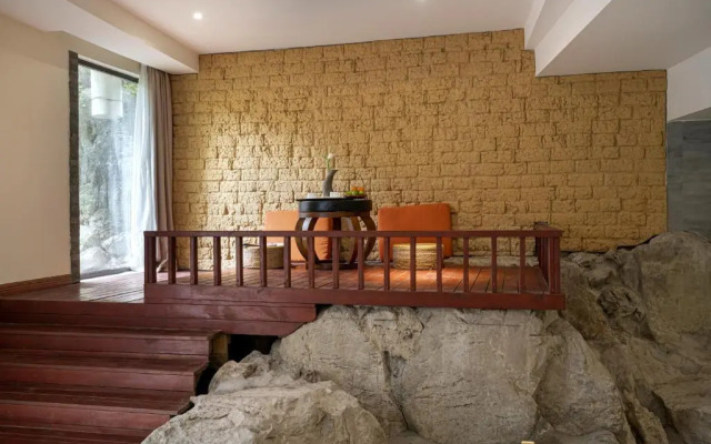 Guilin Crystal Crescent Moon Hotel