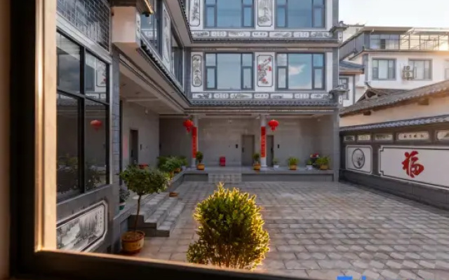 Ruining Snow Mountain View Homestay (Lijiang Sanyi Airport)