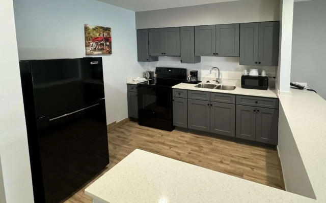 Inn & Suites Of Englewood