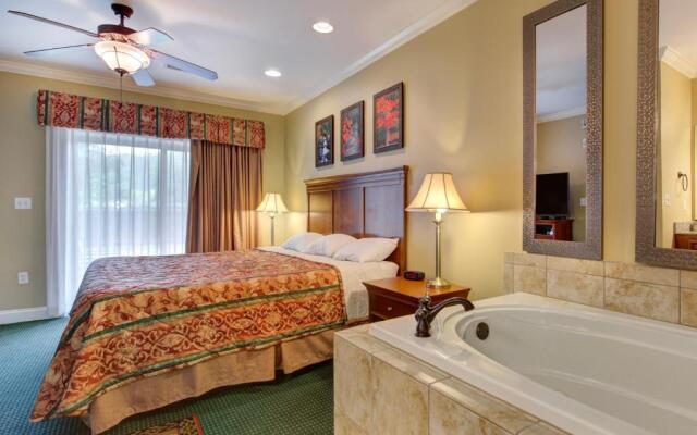 City Bear, 2BR, Pool, Spa, Downtown Gatlinburg, Sleeps 6