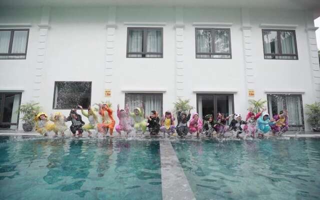 Lakeside Dailai Hotel