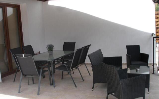 Love Holiday Suite 2