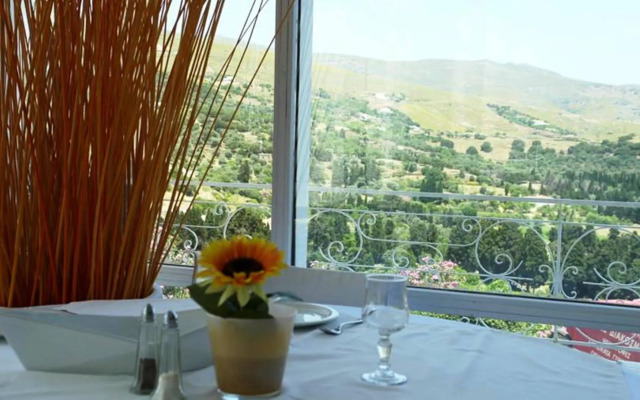 Paradise Art Hotel