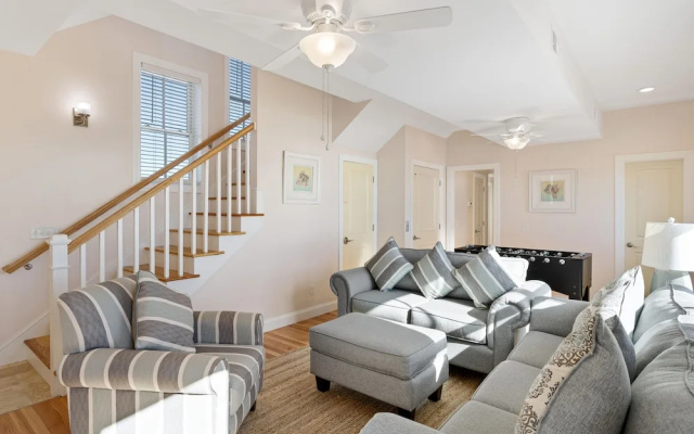 Endless Summer 5 Bedroom Home by Redawning