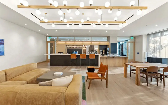 New 1BR Condo on Rainey St-Rooftop Pool
