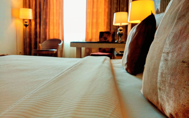 Grand Rocky Hotel