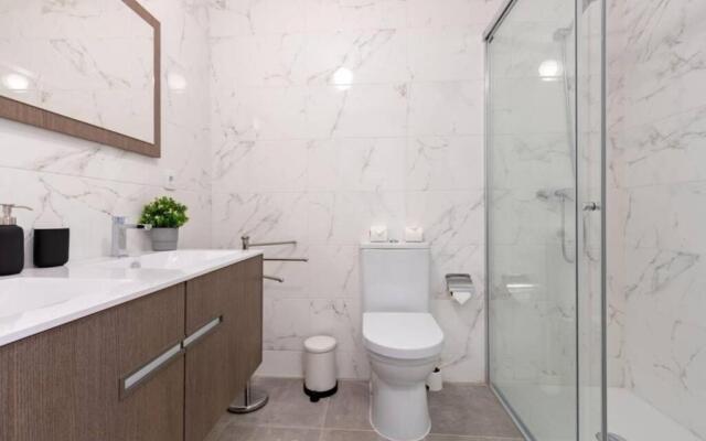 Triana Pages Oasis by Valcambre