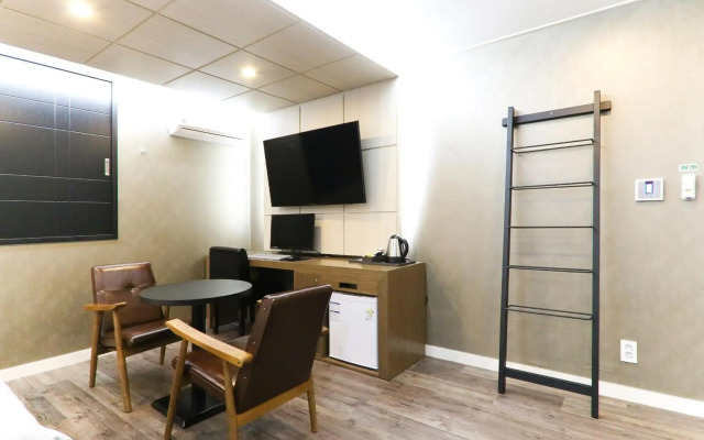 Louis Hotel
