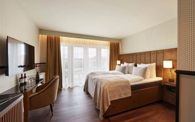 WIDE Hotel