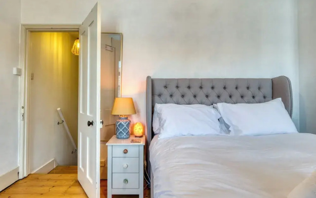 Stylish 2BD with Private Garden & Sauna