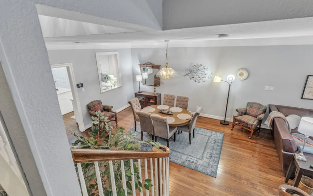 Spacious Urban Uptown Retreat 3 Bedroom Townhouse
