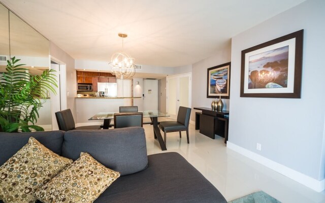 Sea-view Romantic Suite Minutes From the Beach