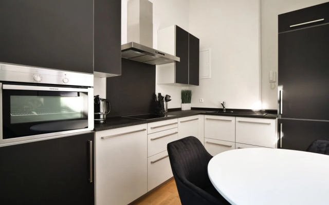 VIP Suite Apartment - 5 min walk center