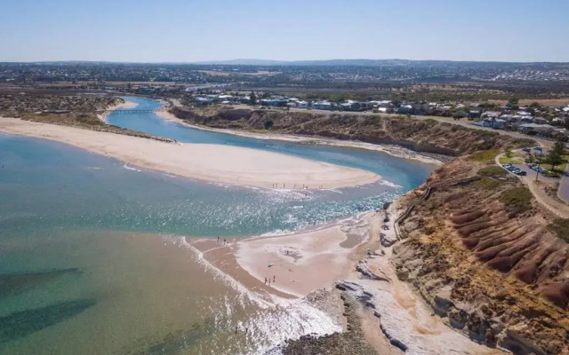 Meander ~ Dreamy Abode with Unrivaled Views