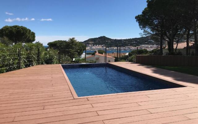 Ideal house for families with pool