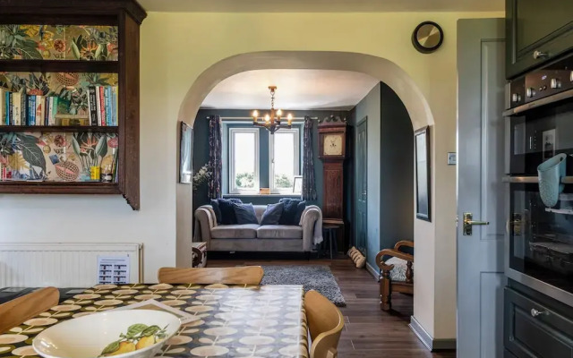 Gorgeous Rural 4BD Farm With Hot Tub