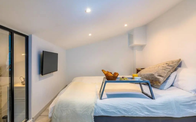 PENTHOUSE Loft 5MIN PALAIS DES FESTIVALS AND BEACH terrace view on castle - Apartment in Cannes - Photo 4