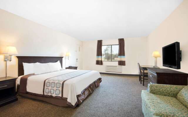 Days Inn by Wyndham Hobbs