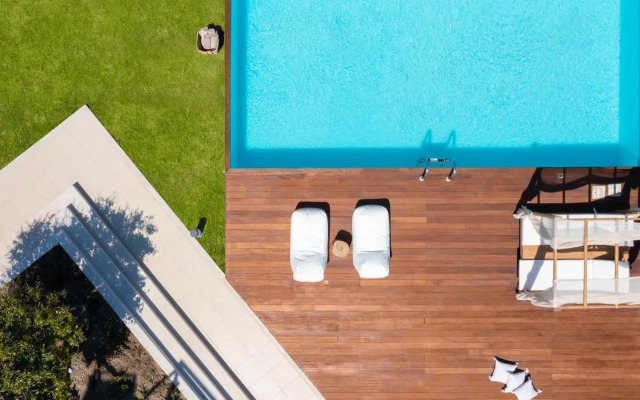 Love White Villa