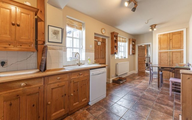 Beautiful Country Cottage for up to 8 People - Great Staycation Location