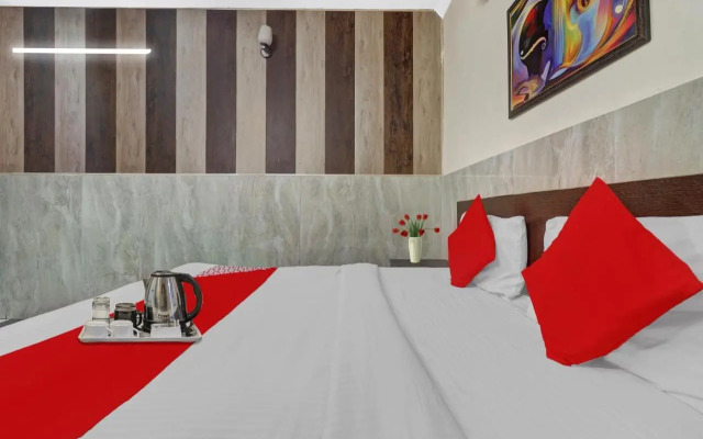 Oyo Flagship 92975 Hotel Small Town