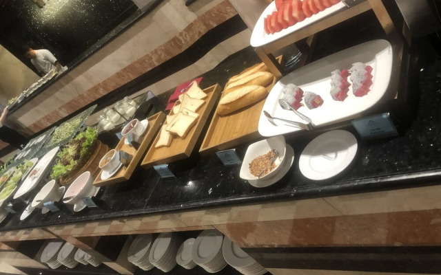 Hom - How Da Nang Airport