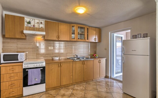 Amazing Home in Liznjan With Wifi and 3 Bedrooms