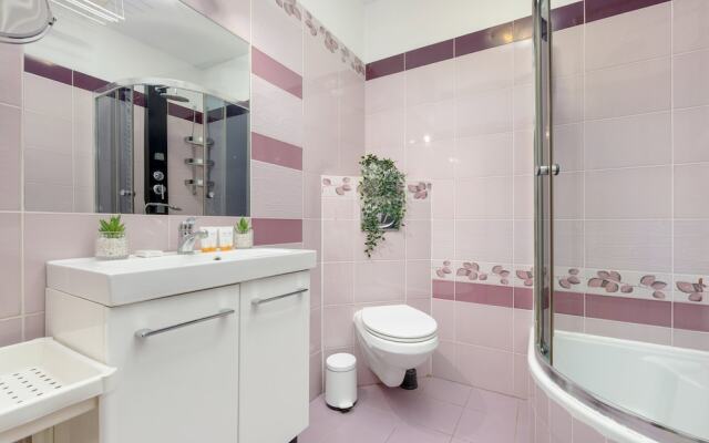 Bukowińska Apartment Warsaw by Renters