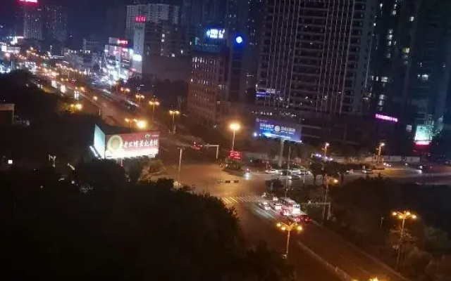 Jingtone Hotel (Laibin City Square Wal-Mart Binjiangyuan)