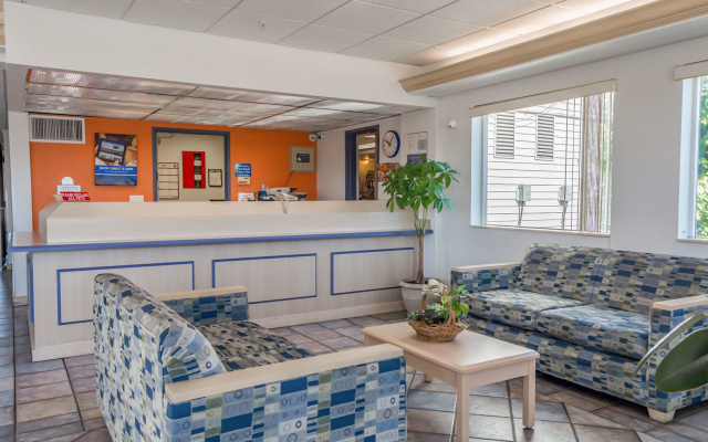 Motel 6 Redmond, OR