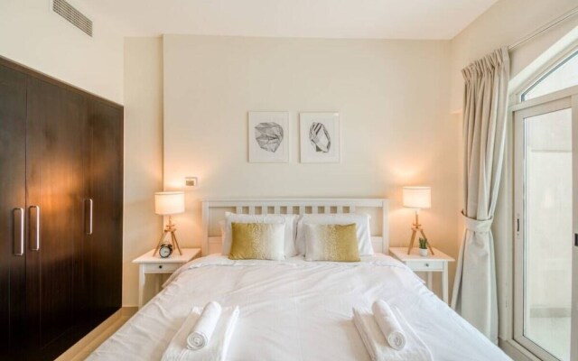 Relaxing, Chic Apartment in The Views