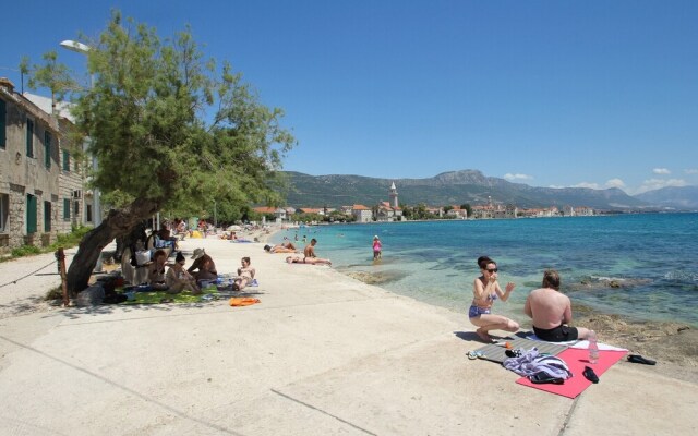 Luxury 120 m2 apt With Balcony Next to the Beach