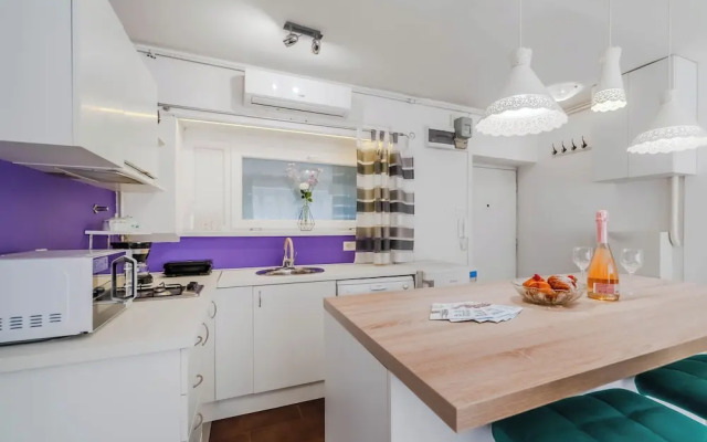 Charming Downtown Studio