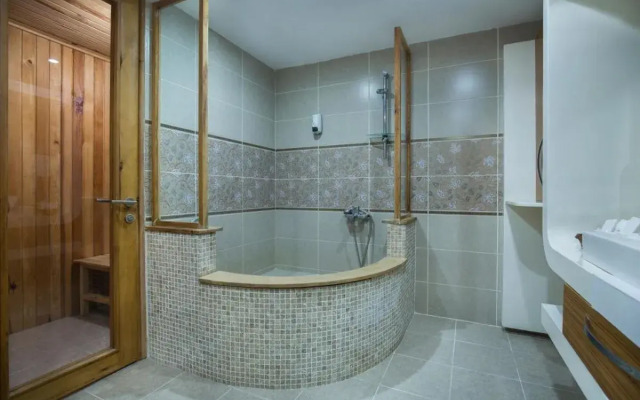 Lycus River Thermal Hotel