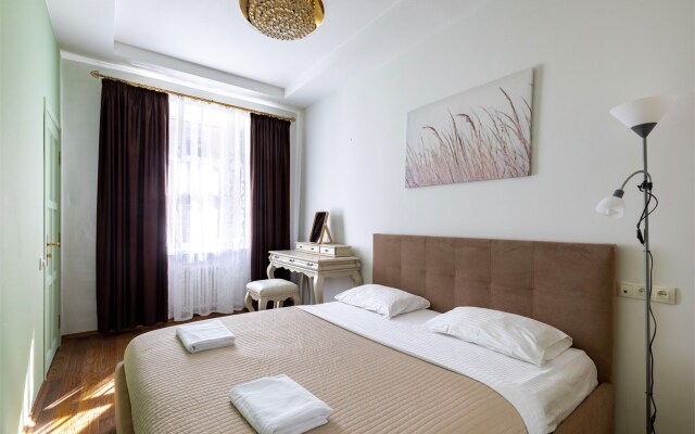 Мойка 28 у Эрмитажа